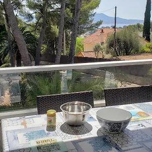 Apartment Grand T2 Vue Calme Climatise 500 M Village Et Parking Gratuit, Sanary-sur-Mer